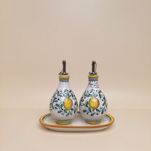 Set of 2 rounded oil and vinegar bottles, cm.13h with tray, LIMONCINI